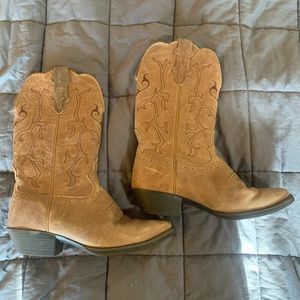 JUSTIN’S COWGIRL BOOTS